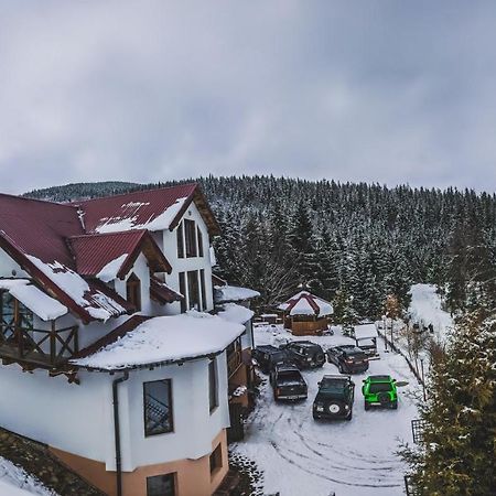 12 Months Estate Guest House Myslovka ภายนอก รูปภาพ