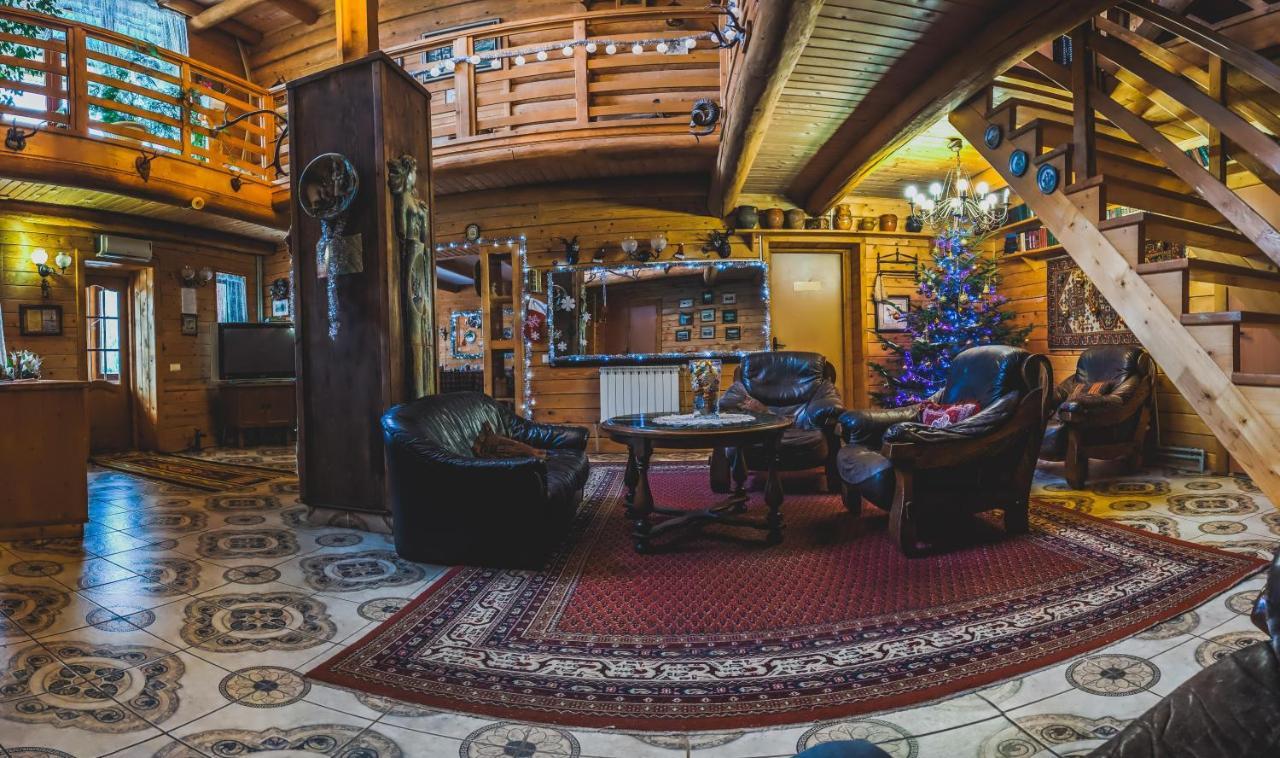 12 Months Estate Guest House Myslovka ภายนอก รูปภาพ
