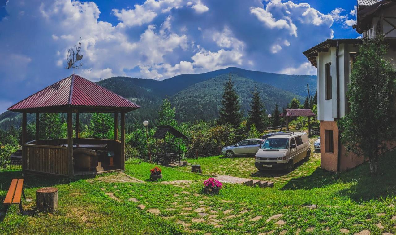 12 Months Estate Guest House Myslovka ภายนอก รูปภาพ
