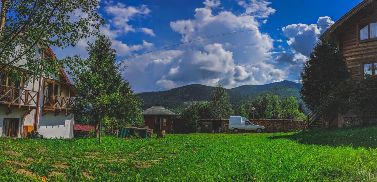 12 Months Estate Guest House Myslovka ภายนอก รูปภาพ