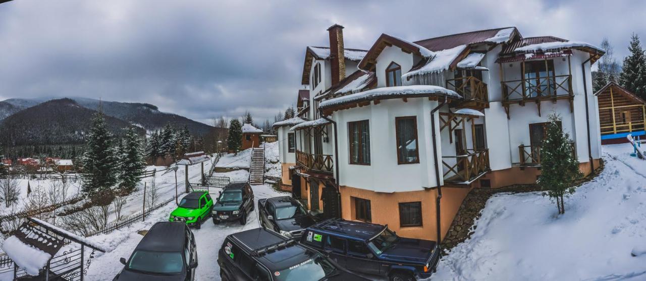 12 Months Estate Guest House Myslovka ภายนอก รูปภาพ